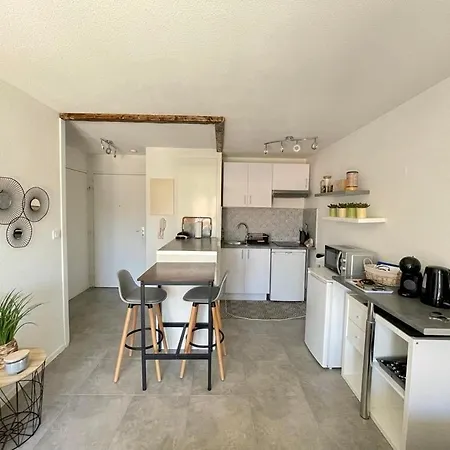 Bara ,balcony ,parking ,patte D'oie Neighborhood *