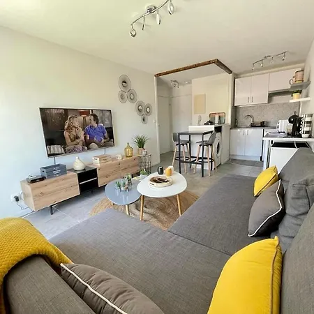 Bara ,balcony ,parking ,patte D'oie Neighborhood *