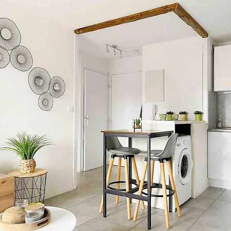 Bara ,balcony ,parking ,patte D'oie Neighborhood Appartement