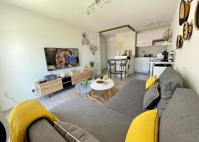 Bara ,balcony ,parking ,patte D'oie Neighborhood *