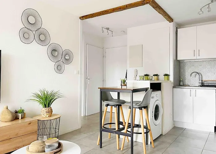 Bara ,balcony ,parking ,patte D'oie Neighborhood Apartment