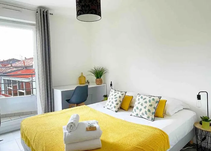 Bara ,balcony ,parking ,patte D'oie Neighborhood *