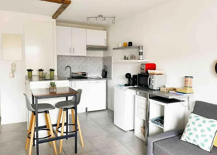 Bara ,balcony ,parking ,patte D'oie Neighborhood *