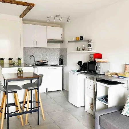 Bara ,balcony ,parking ,patte D'oie Neighborhood *